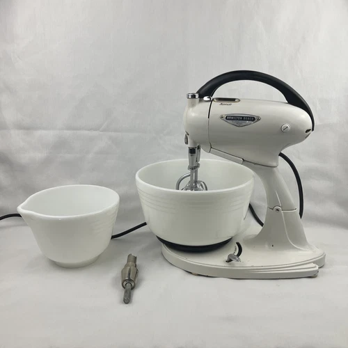 Vintage Hamilton Beach Model G Stand Mixer With 2 Pyrex Milk Glass Bowls, works!