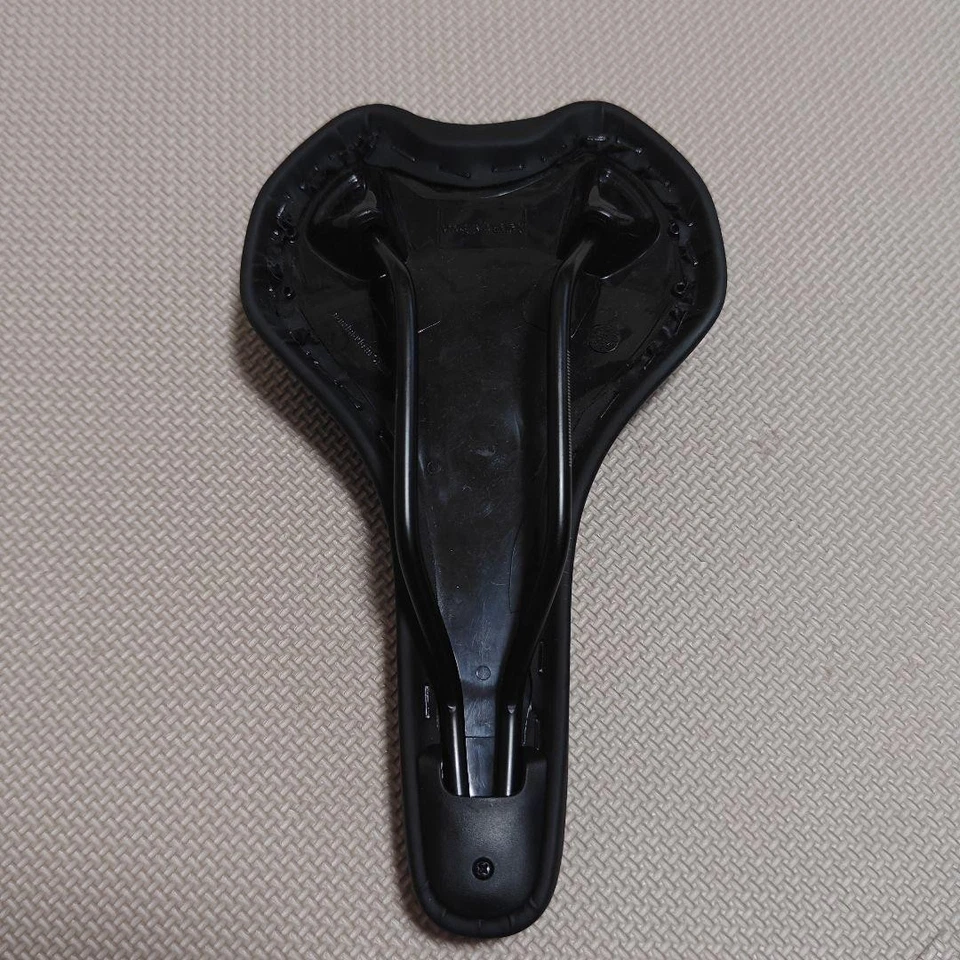 JAMIS black saddle ergonomic design - Image 3 of 3