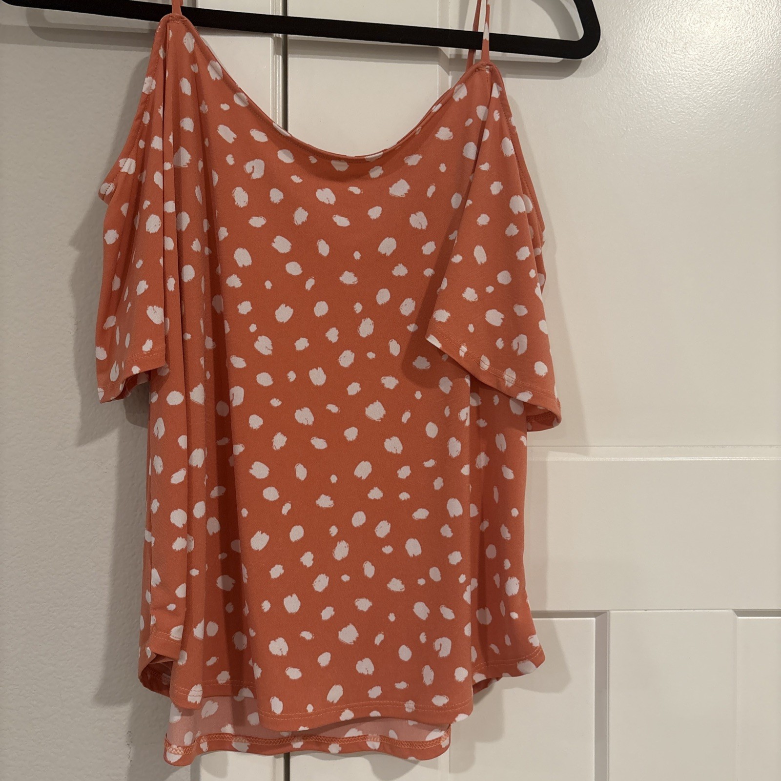 Kaileigh Womens Petite Small Boho Cold Shoulder Top Peach White Polka Dot Blouse