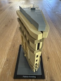 LEGO ARCHITECTURE: Flatiron Building, New York (21023)
