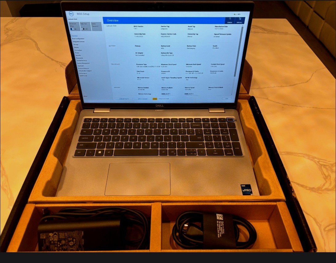 Dell Latitude 5540, 15.6-Inch Laptop, with Intel Core i7-1370P, 512 GB SSD (Solid State Drive), No OS