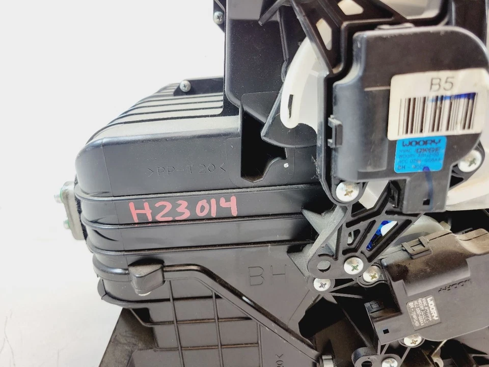 2009 2010 2011 HYUNDAI GENESIS 3.8L 4.6L CONJUNTO DE NÚCLEO DE AQUECEDOR AC FABRICANTE DE EQUIPAMENTO ORIGINAL 97150-3M500 - Imagem 3 de 4