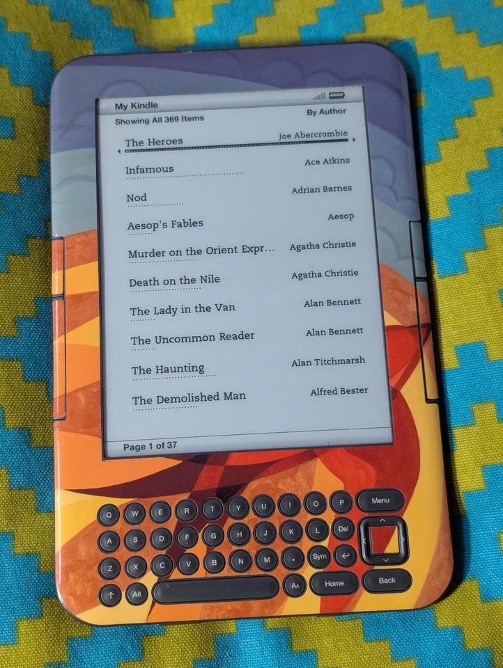 Amazon Kindle Keyboard WiFi - Graphite - 4GB - 3rd Generation eReader - Image 2 of 4