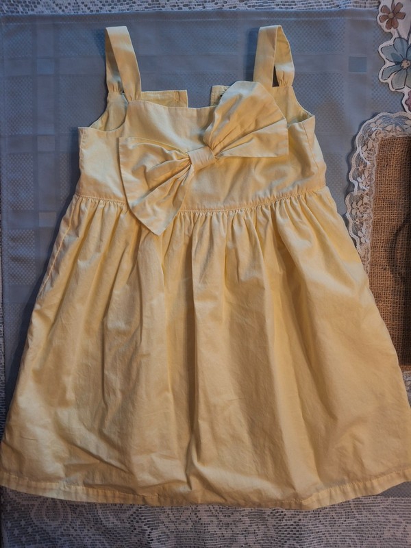 Excellent condition girls dress size 5 gap brand