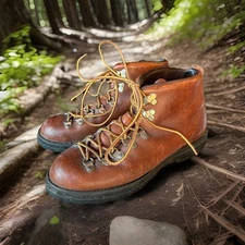 Vintage Danner 3052 Mountain Light Hiking Boots Brown Size 8D Vibram Soles GUC!