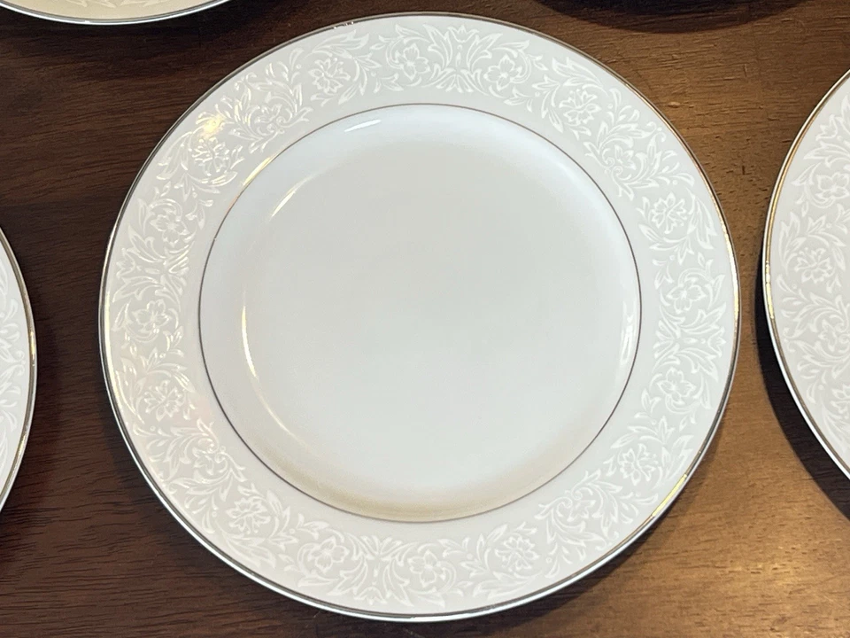 De colección 31 Piezas Carlton Plymouth 303 China Blanco, Blanco Borde de Pergamino Forrado en Plata Foto 4 de 4