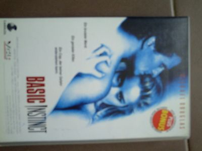 VHS  BASIC INSTINCT  Michael Douglas, Sharon Stone
