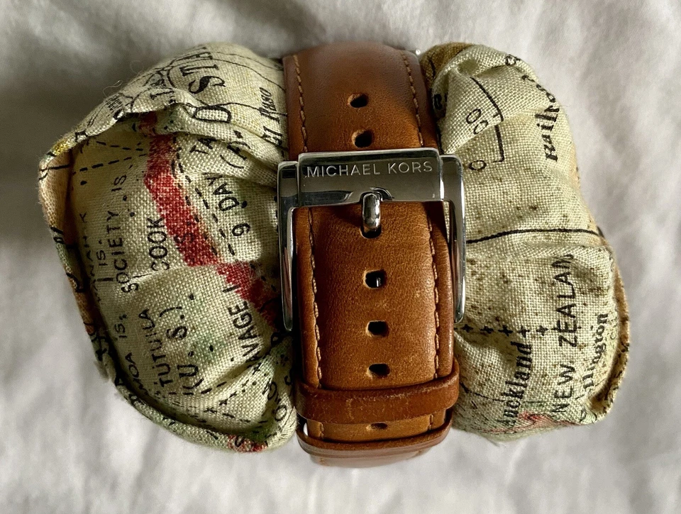 Michael Kors MK8508 Runway Blue Dial Brown Leather Strap Needs Battery - Image 3 of 4