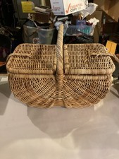 Beautiful Large Rattan Picnic Basket. 24  L x 17  T x 14  W Heavy Duty Beautiful