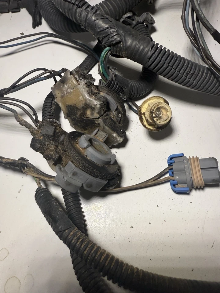 Arnés de cables para faros Chevrolet Suburban Tahoe GMC Yukon 1998 1999 15313012 Foto 2 de 4