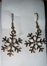 NWT Goldtone Large Snowflake Dangle Earrings Shiny Rhinestone With Hook Closure