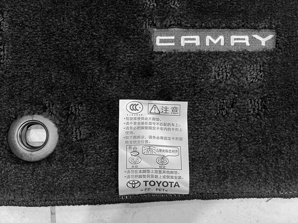 Juego de 5 alfombrillas/alfombras originales Toyota Camry OEM (2018-2024), negras, nuevas Foto 3 de 4