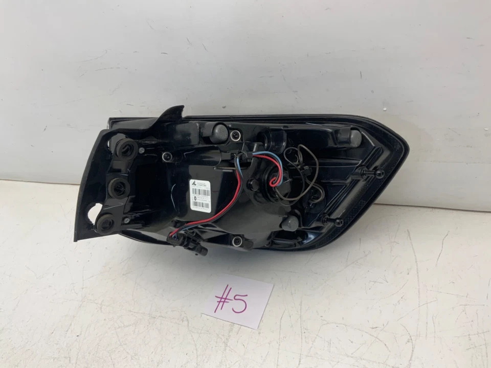 Jeep Compass 2017 2018 2019 2020 luz trasera exterior lado del conductor OEM PE 17 18 19 20 Foto 3 de 4
