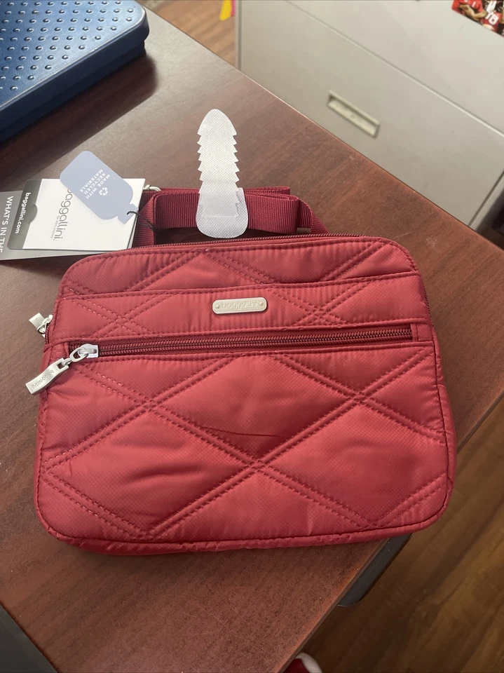 Tiracolo Baggallini vermelho rubi acolchoado zíper duplo a qualquer momento