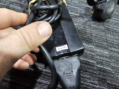 P394 TARGUS DC AUTO-AIR ADAPTER AC DC 70U OUTPUT 15-24V 70W [800-0086-001]
