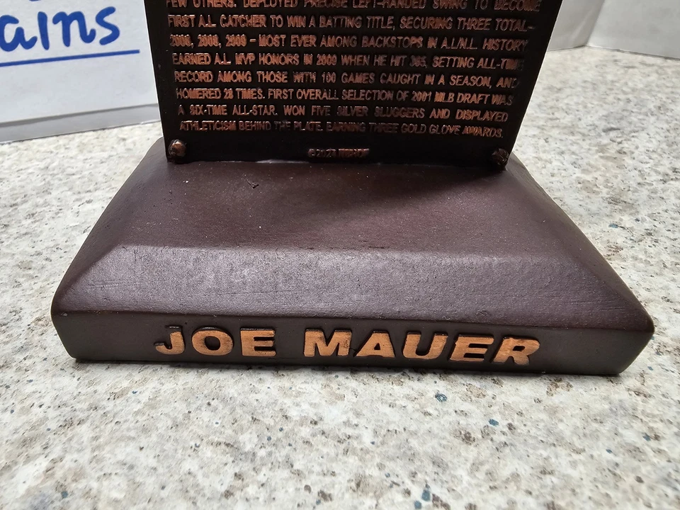 Placa Joe Mauer Minnesota Twins MLB 2024 SGA HOF NUEVA EN CAJA Foto 3 de 4