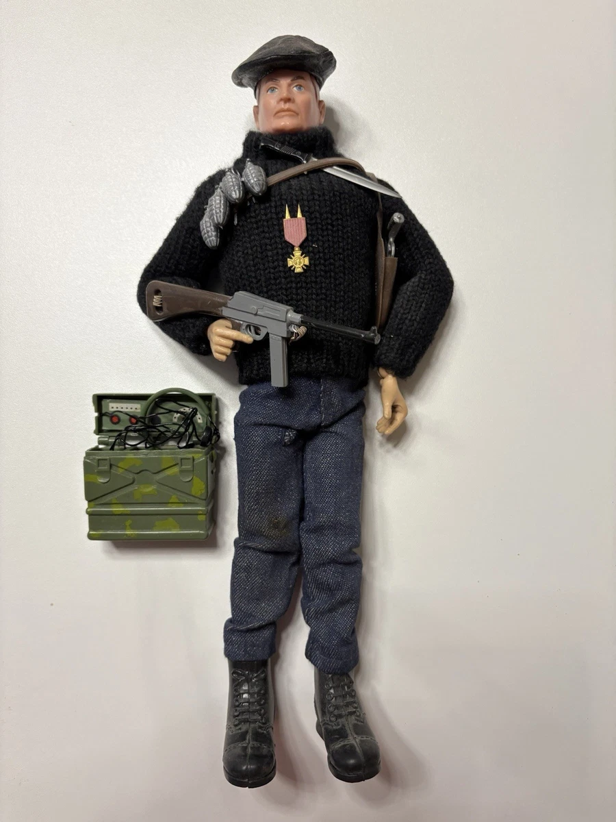 LOT ACTION JOE Boite Figurine Accessoires Vetements Armes Big Jim Man EUR 240,00 - FR