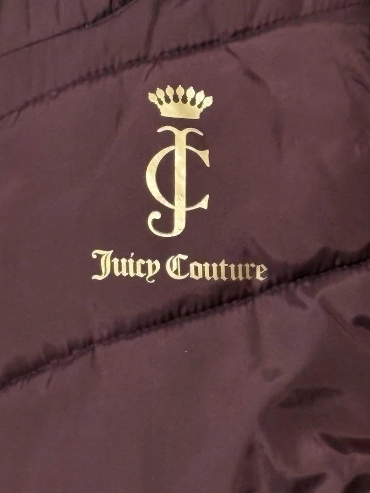 Abrigo acolchado Juicy Couture capucha de piel sintética granate niñas pequeño 7/8 bolsillos Foto 3 de 4
