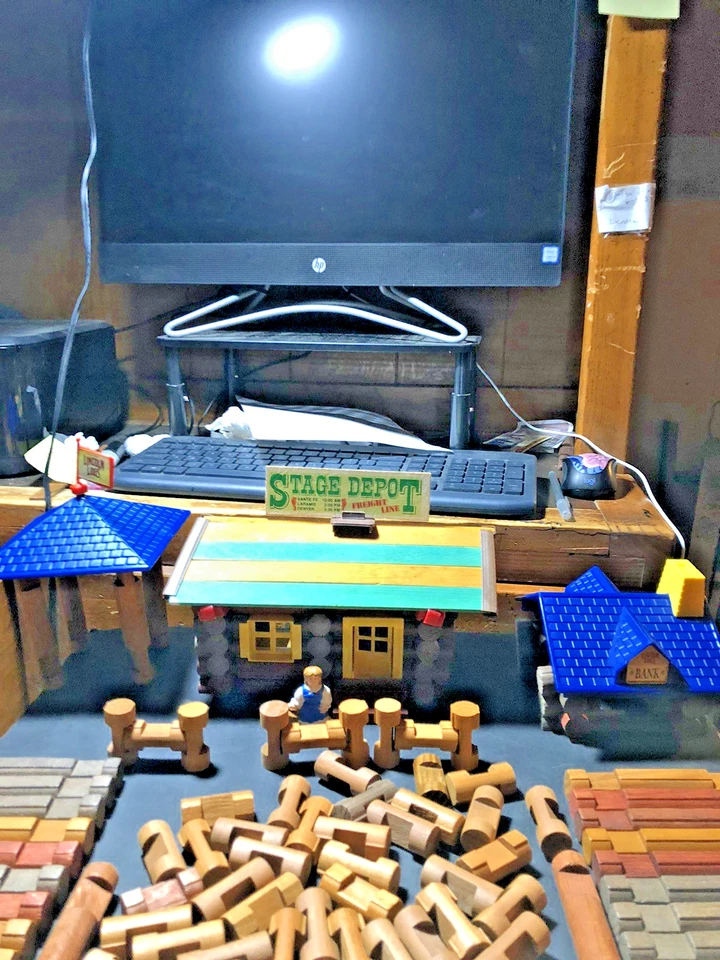 Lincoln Logs 250 Pieces.An Extra PIECE LOT playset, Figure, Windows  Roofs+ more - Image 2 of 4