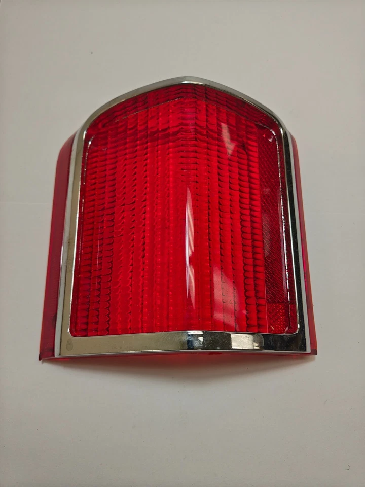 Lámpara trasera interior derecha Plymouth Fury III 1965 lente de luz con junta 2525524 nuevo en stock Foto 4 de 4