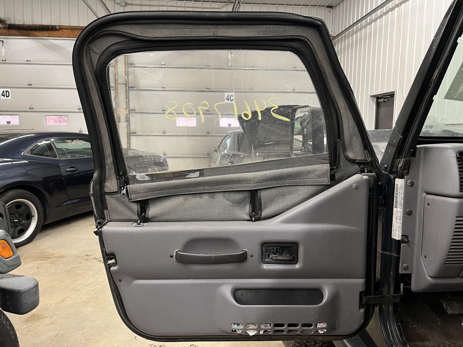 9706 JEEP WRANGLER DRIVER LEFT FRONT LOWER HALF DOOR ASSY BLACK PAINT