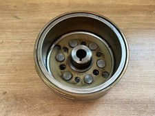 UN ROTOR D ALLUMAGE ROUE LIBRE DE DEMARREUR MOTO YAMAHA 125 TDR 4FU