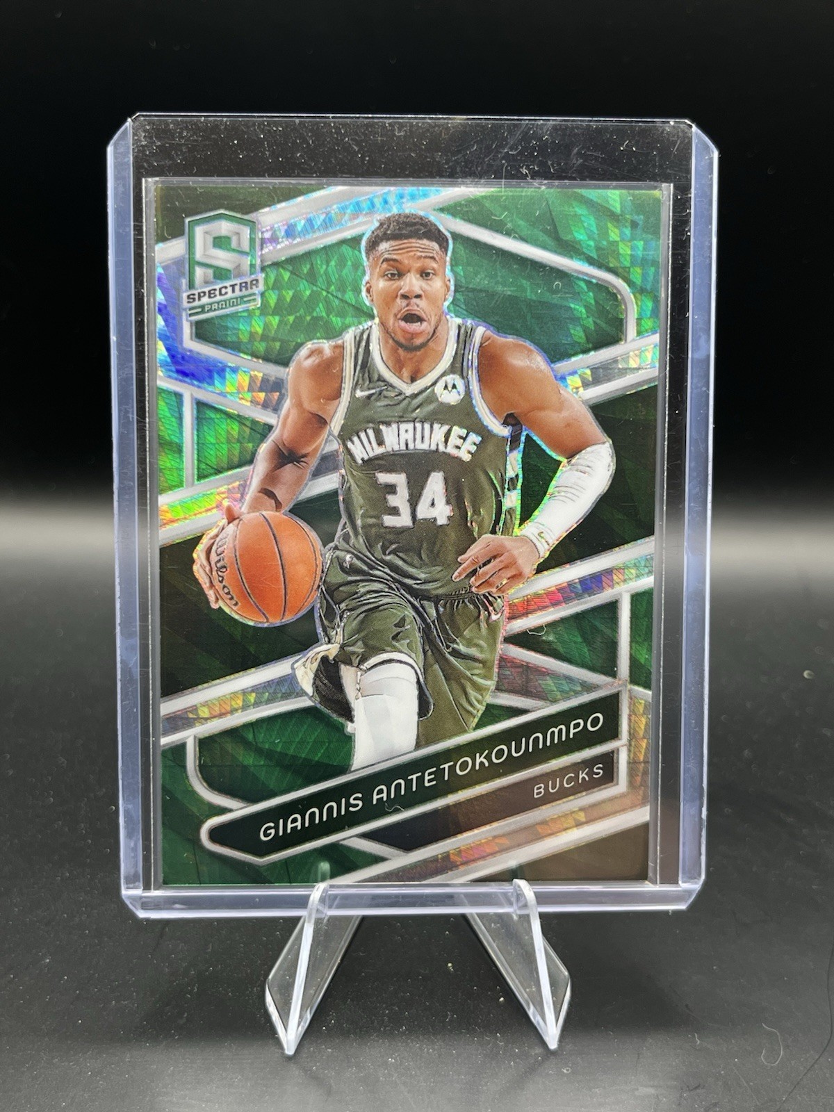 2023-24 Panini Spectra #125 Giannis Antetokounmpo Green International /75