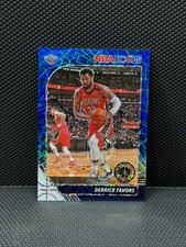 2019-20 NBA Hoops Premium Derrick Favors /99 Blue Lazer Prizm #190 Pelicans