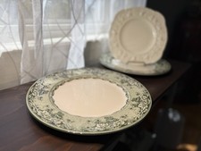 Wedgwood Kent Green 2 Plates 10.75” Williams Sonoma + Queensware Edme Plate 9”