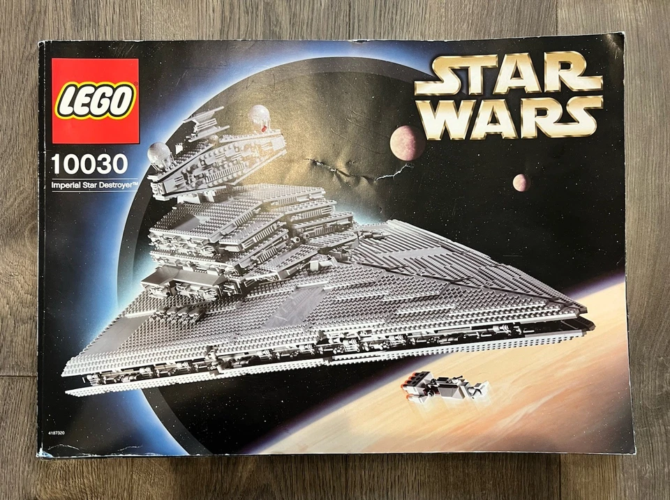 LEGO Star Wars UCS Star Destroyer 10030 - 98% Complete + Manual - READ - Image 3 of 4