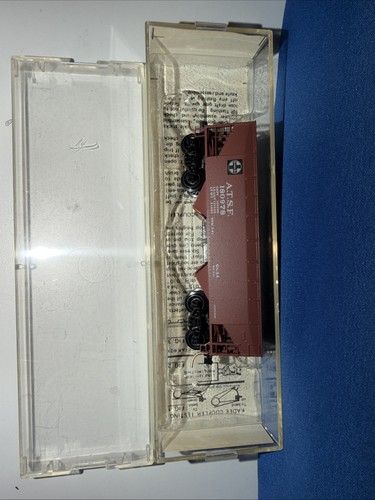 Coche Kadee Micro-Trains Línea N Calibre ATSF 55010, 33' Doble Tolva. 180978 | Zustand: New
