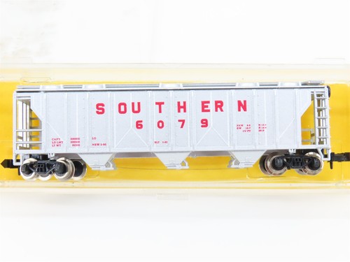 Tolva cubierta de 3 bahías Atlas 3722 SOU Southern escala N #6079 | Zustand: Used