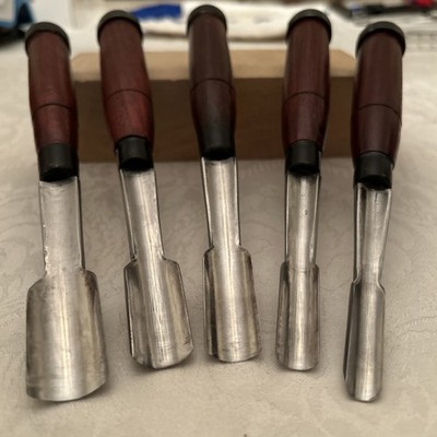 5 Nomi Chisel Gouge Set, 7 / 22, 8 / 18, 7 / 17, 7 / 12, 8 / 10, W/ Case Sharp