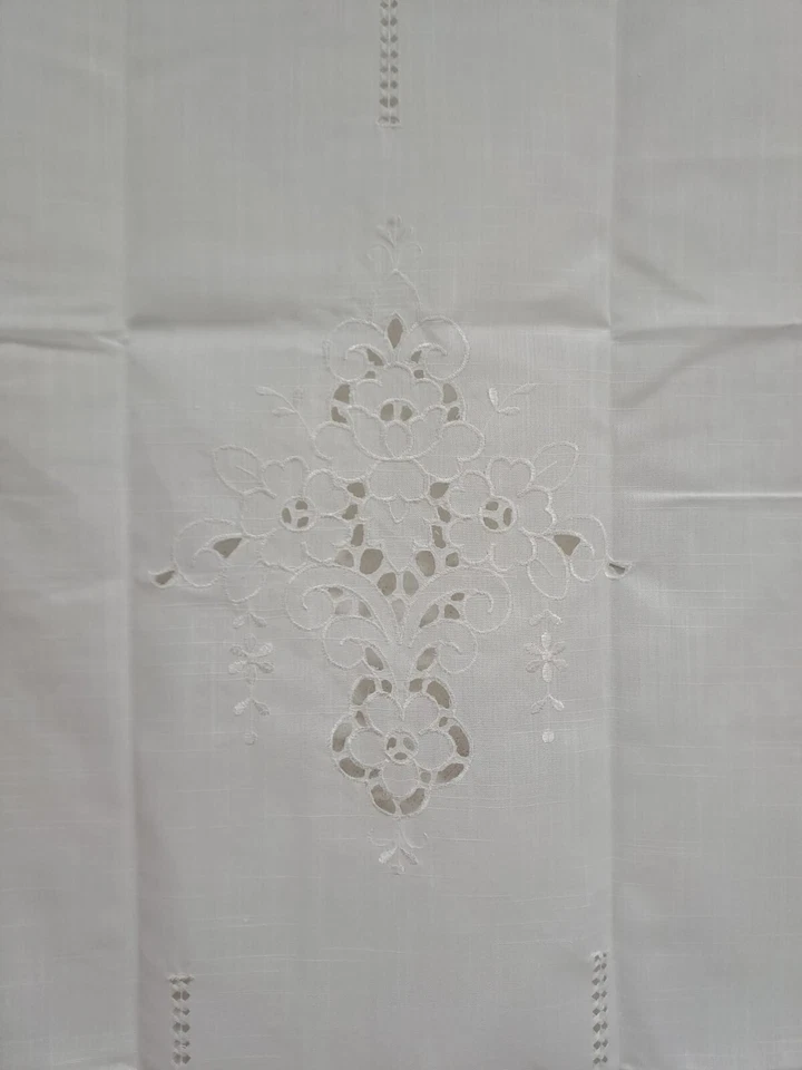 Tenda grande Misto Lino Intaglio Ricamata a Mano Bianco Made in Italy - Immagine 3 di 4