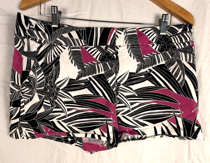 Trina Turk Corbin 2 Shorts Women’s 12 Black Pink Tropical Floral Beach Vacation
