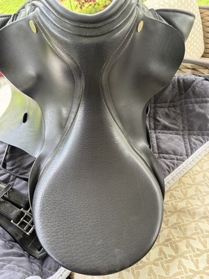 Eichhorn Saddle Professional Advantage Dressage Saddle 17.5 Medium Wide