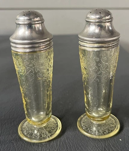 Beautiful Vtg Florentine Yellow Depression Glass Salt & Pepper Shakers