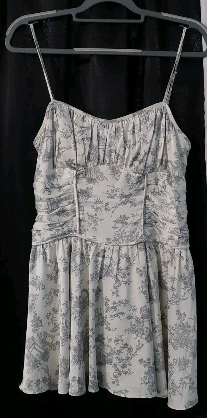 Windsor Women dress Size Medium White Blue Scenic Milkmaid Coquette Ruched