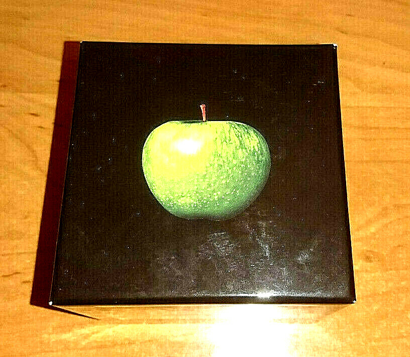 The Beatles - USB Stereo Box - Limited Edition - Green Apple The Beatles - USB Stereo Box - Limited Edition - Green Apple