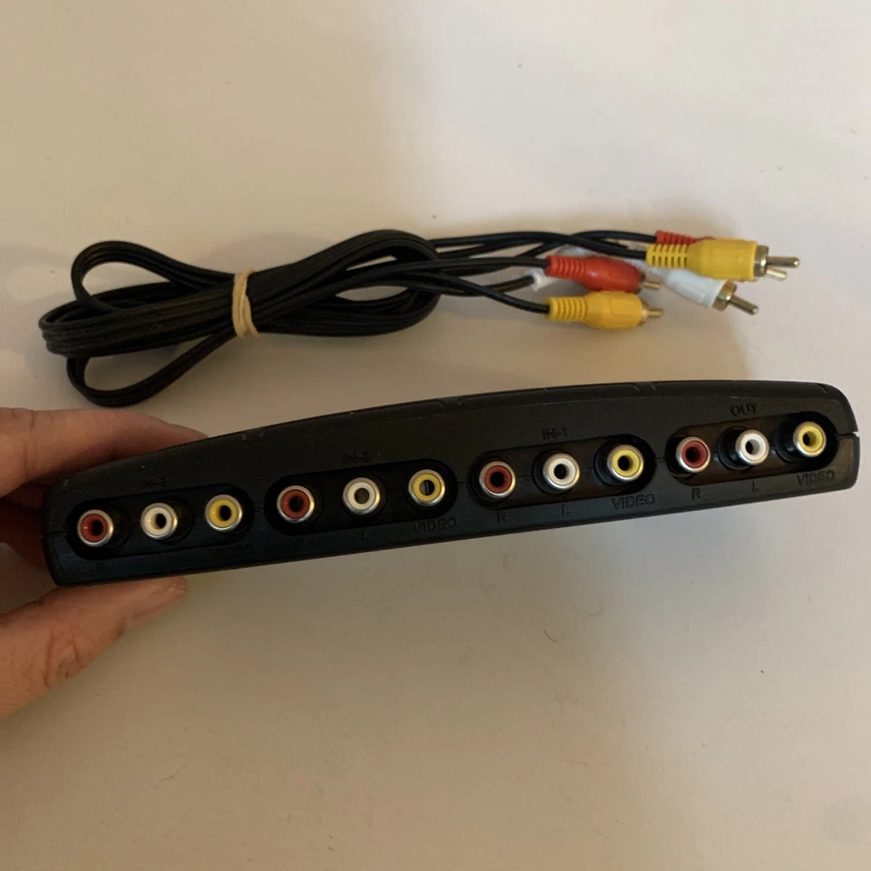 Remotec Audio Video AV RCA Switcher - Image 2 of 4