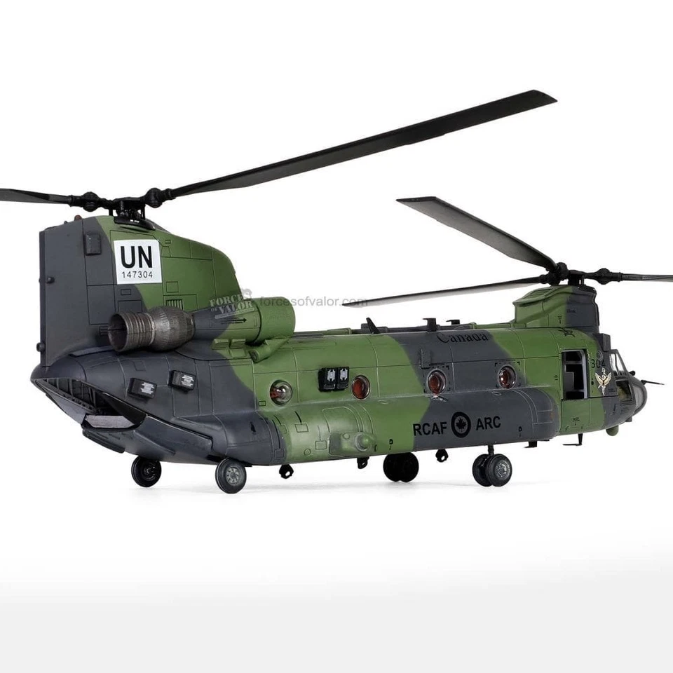 Forces of Valor 1:72 Chinook CH-47F RCAF (Valkyrie Nose Art) 450 Tactical  Sqn - Image 3 of 4