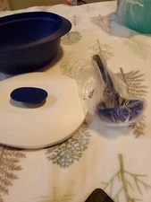 New TUPPERWARE Essentials Soup Server 7½ CUPS Soup Bowl W/Ladle  Blue