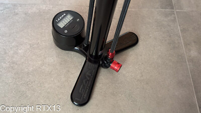 LEZYNE Standpumpe ALLOY DIGITAL DRIVE schwarz Presta 15 bar/220psi