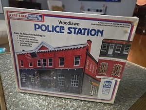 LIFE-LIKE HO SCALE BUILDING KIT - WOODLAWN POLICE STATION # 1382 New Old Stock 