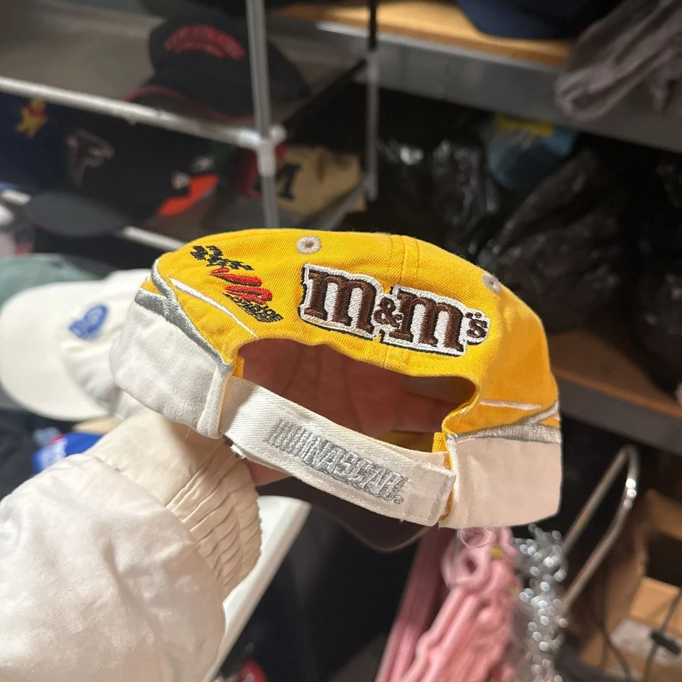 Kyle Busch Joe Gibbs Racing M & M's 2020 Uniforme Nascar Sombrero *calcomanías* Foto 4 de 4