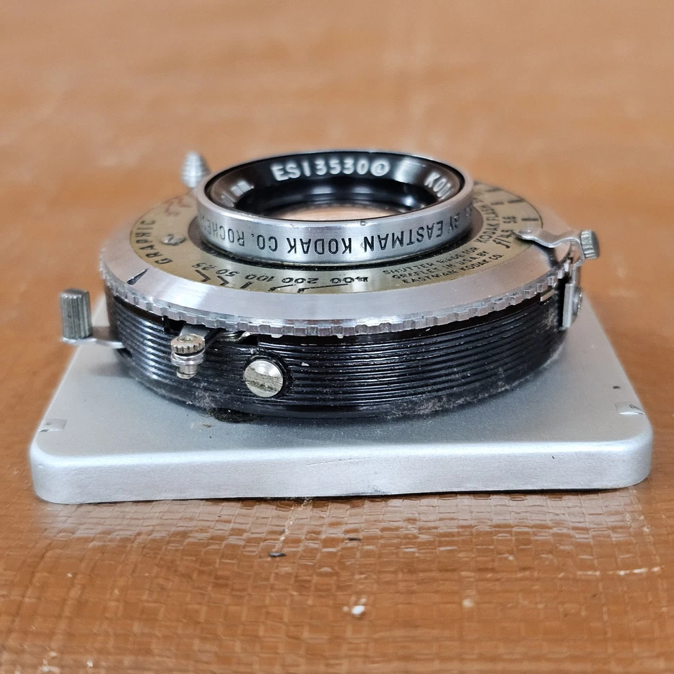 Kodak 101mm f4.5 Ektar Lens Kodak Flash Supermatic Shutter - Image 4 of 4