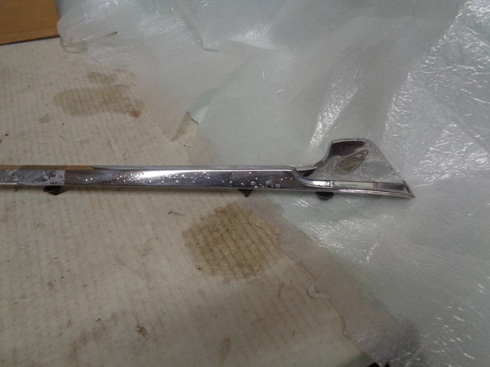 1965 Dodge Dart GT Left Front Fender Trim Spear And Clips Foto 2 de 4