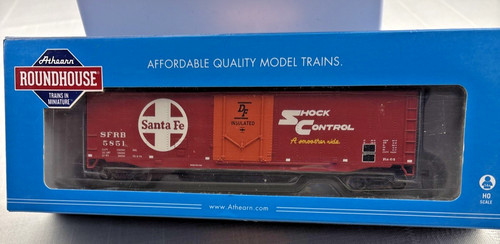 Coche de caja lateral lisa Athearn Roundhouse RND81453 HOS escala Santa Fe 50' PD # 5851 | Zustand: New