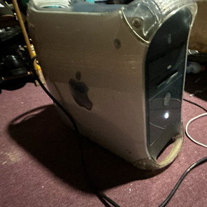 Apple Power Mac G4 Desktop Computer Gray Tower Form Factor Desktop PC (TURNS ON)