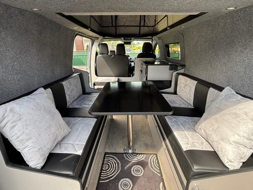Ford Transit Custom Dayvan - Picture 5 of 9